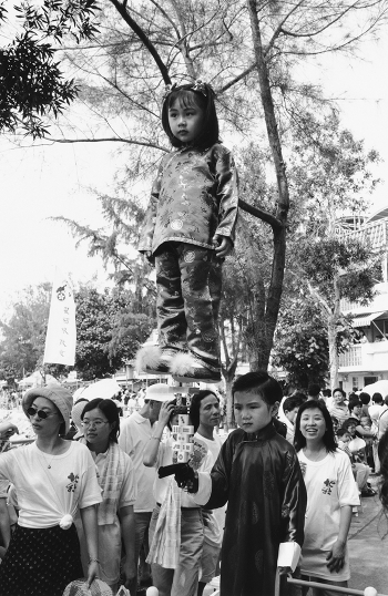 Children on a float, Cheung Chau bun festival, 22 May 1996