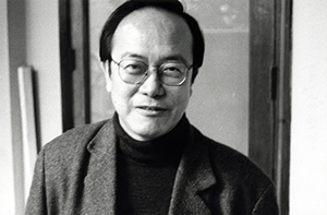 Leung Ping-kwan, writer and academic, in HKU's Main Building, 18 December 1995