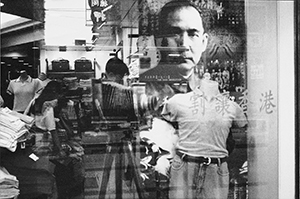 Handover-themed window display featuring Sun Yat-sen in a Giordano store, Hennessy Road, 4 May 1997
