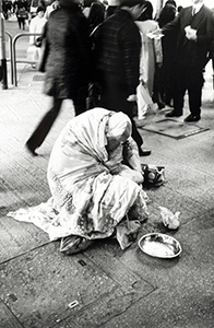 Beggar with face hidden, near Sogo department store, Causeway Bay, 18 January 1998