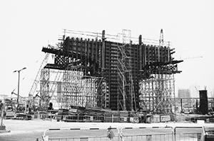 Construction of support for an elevated roadway, Central, 22 October 1997