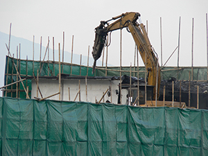 Demolition of the Edinburgh Place Star Ferry Terminal in progress, 16 December 2006