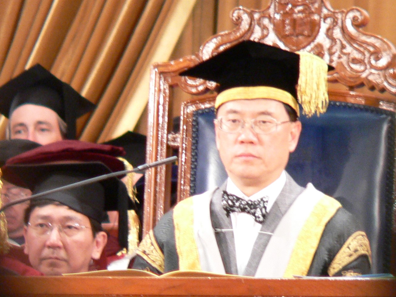 Donald Tsang, in his role as Chancellor of the University of Hong Kong, at a ceremony to present former US president Bill Clinton with an honorary degree, 4 December 2008