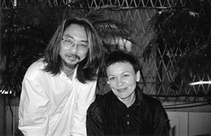 Laurie Anderson and Kung Chi-shing, on the Fringe Club roof, 22 February 2003