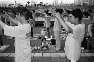 Falun Gong Practitioners near the Convention and Exhibition Centre, Wanchai, 1 October 2000