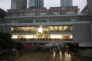 Apple Store, IFC Mall, 25 September 2011