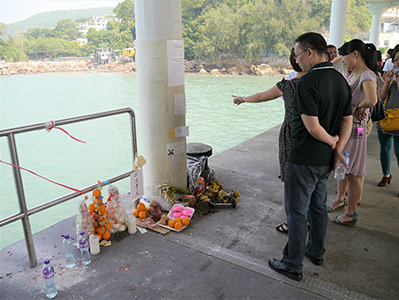 Memorial on the Yung Shue Wan Ferry pier to the victims of the 1 October 2012 Lamma Island ferry collision, 23 October 2012