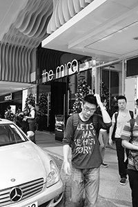 Mira Hotel, Kimberley Road, Kowloon (where Edward Snowden stayed when he was in Hong Kong), and man with 'Let's make history' shirt, 21 November 2015