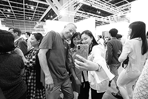 Taking a selfie with Wolfgang Tillmans, Art Basel Hong Kong, 27 March 2018