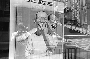 Painting by Yue Minjun in the window of Schoeni Art Gallery, Hollywood Road, 1 July 2001