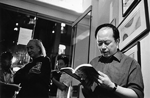 Leung Ping-kwan reading his poetry at the John Batten Gallery, Peel Street, 29 May 2002