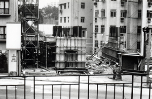 Building site on Pokfulam Road, opposite the West Gate of the University of Hong Kong, 18 May 1995