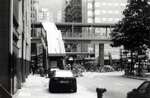 Construction underway at the junction of Fenwick Street and Gloucester Road, Wanchai, 8 May 1995