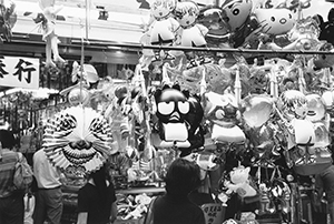 Shop selling lanterns for the Mid-Autumn Festival, Queen's Road West, Sheung Wan, 27 September 1996