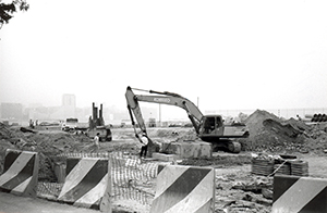 Construction on reclaimed land in front of the Prince of Wales Barracks, Central, 2 January 1997