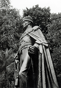 Statue of George VI by British artist Gilbert Ledward, Hong Kong Zoological and Botanical Gardens, Central, 19 January 1997