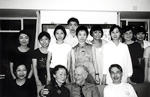 Michael Sullivan and his wife Khoan meeting with students of the HKU Fine Arts Department, 17 October 1997