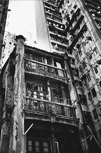 Old building on High Street, Sai Ying Pun, surrounded by newer developments, 29 October 1997
