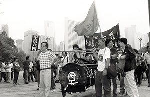 Protesters with a coffin on a march to the Central Government Offices, 31 May 1998