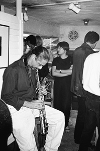 Jazz performance by Joe Rosenberg on the closing night of bar Visage Too, U Lam Terrace, Tai Ping Shan, 27 September 1998