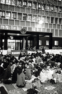 Protesters demanding right of abode outside the Central Government Offices, Lower Albert Road, Central, 12 February 1999