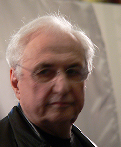 Architect Frank Gehry, at an unveiling of his design for a museum on the Tamar site as part of Swire's presentation of its Holistic Harbour Vision plan, Pacific Place, 11 March 2005
