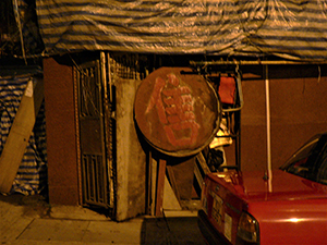 By the roadside, Tai Ping Shan, 23 May 2005