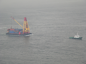 Tug boat and lighter in Victoria Harbour near Sheung Wan, 7 July 2005
