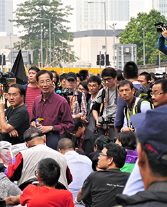 Martin Lee on the final day of the Admiralty Umbrella Movement occupation site, Harcourt Road, 11 December 2014