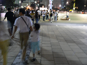Crowds arriving for the June Fourth memorial rally, Victoria Park, 4 June 2005