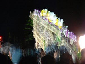 Carrying a wreath to the replica of the Goddess of Democracy statue, Victoria Park, 4 June 2005