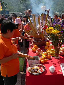 People offering incense sticks, Tai Ping Ching Chiu at Shek O, a once in a decade 'Prayer Festival', 4 November 2006