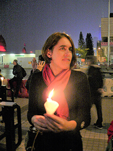 Poet Madeleine Slavick at a protest rally against the removal of Queen's Pier, 24 December 2006