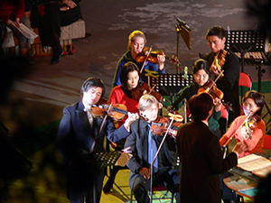 Music performance in Hong Kong Park, 24 December 2006