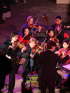 Music performance in Hong Kong Park,  24 December 2006