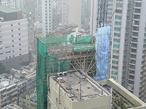 Building with scaffolding, Sheung Wan, 16 February 2007