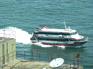 Jetfoil arriving from Macau, Sheung Wan, 3 June 2007