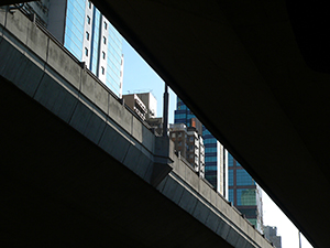 Elevated highway, with a glimpse of buildings, Sheung Wan, 22 June 2007