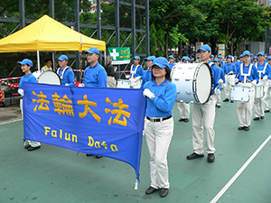 Falun Gong marching, Victoria Park, 1 July 2007