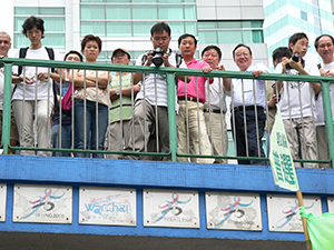 People observing the annual pro-democracy march, Causeway Bay, 1 July 2007