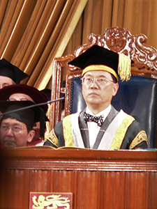 Donald Tsang, in his role as Chancellor of the University of Hong Kong, at a ceremony to present former US president Bill Clinton with an honorary degree, 4 December 2008