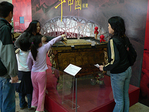 People visiting the A Century of China exhibition in the Hong Kong Museum of History, Tsim Sha Tsui, 24 December 2009
