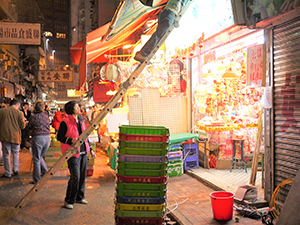 Man on a ladder, near the Bowrington Road market, night, 22 January 2010