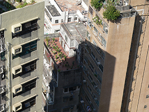 Light on buildings, Sheung Wan, 19 November 2004