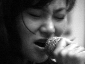 Elaine Liu, performance at the Fringe Club, 28 November 2004