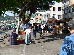 Street scene, Cheung Chau, 14 November 2004