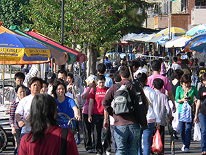 Street scene, Cheung Chau, 14 November 2004