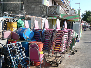 Street scene, Cheung Chau, 14 November 2004