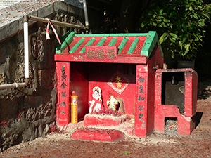 Shrine in the street, Cheung Chau, 14 November 2004