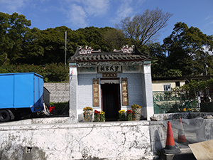 Ancestral grave of the Tsang clan, Chuen Lung village, on the slopes of Tai Mo Shan, 17 January 2012